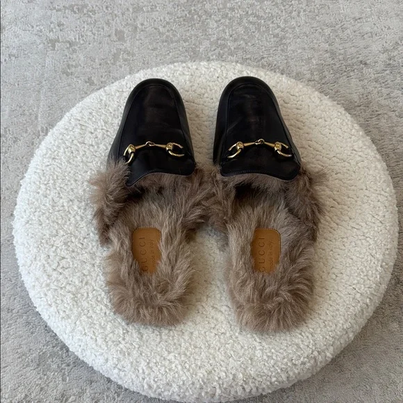 Gucci Black Loafers with Fur Trim - Picture 3 of 6